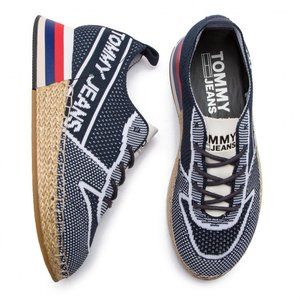 tommy hilfiger water shoes